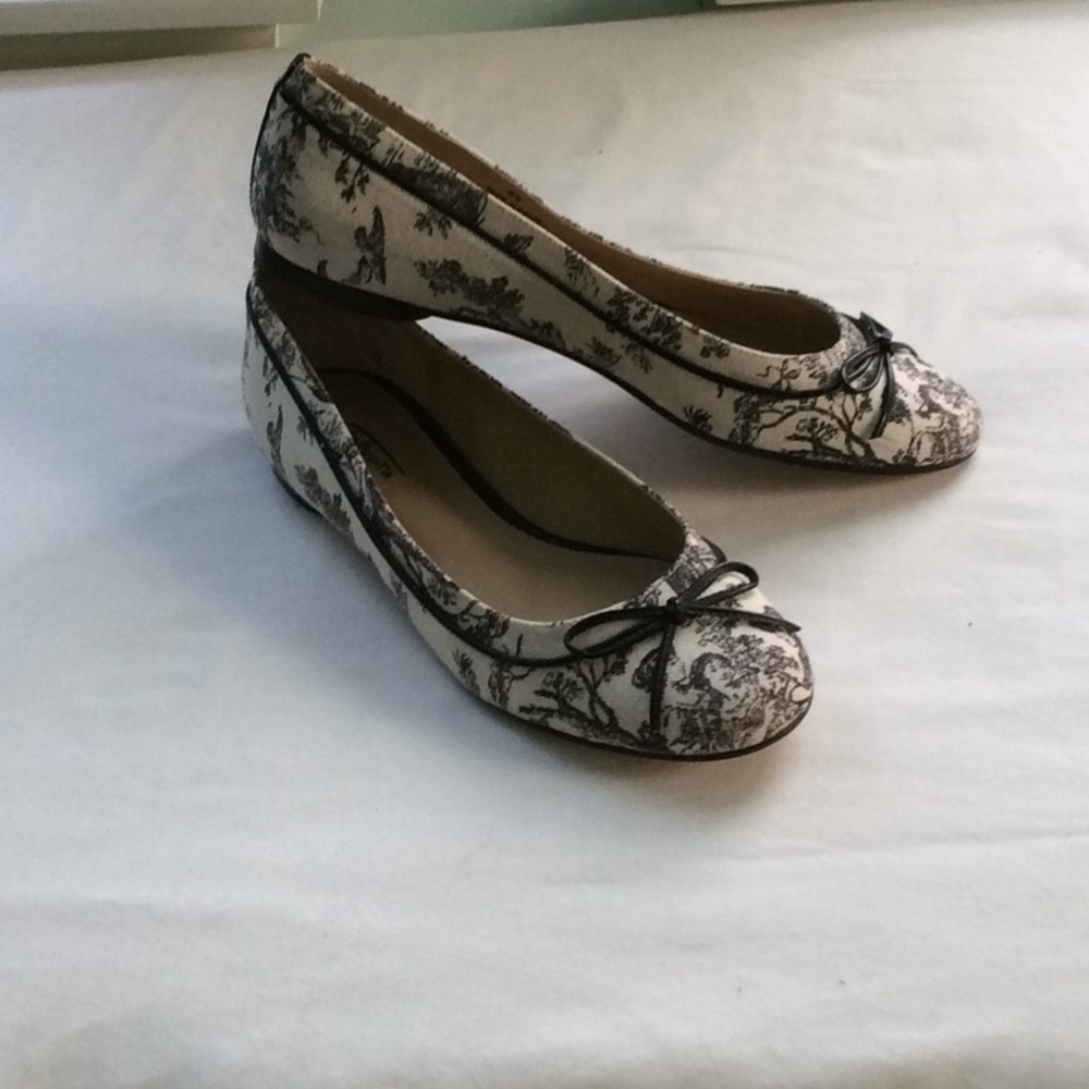 Dress shoes